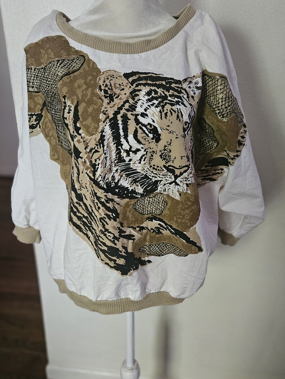 White Pullover Sweatshirt with Beige Tiger Graphic 80s Vitntage Eu 40